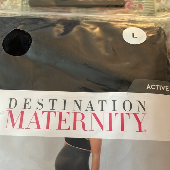 Destination Maternity black leggings Cooling 4way stretch Cargo pocket NEW SZ L - Picture 3 of 5